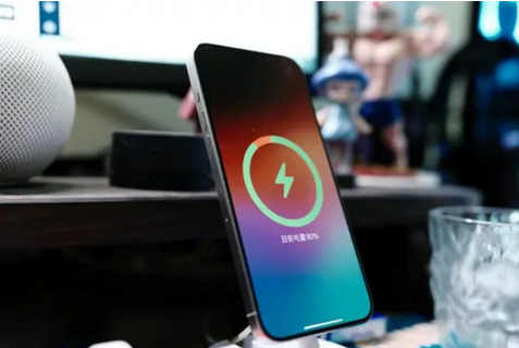 滁州苹果15换屏服务分享用什么充电器给iPhone15充电更好 